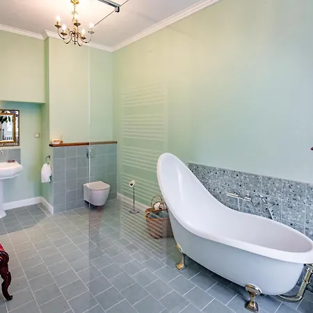 Chateau D'encassagnard בית הארחה